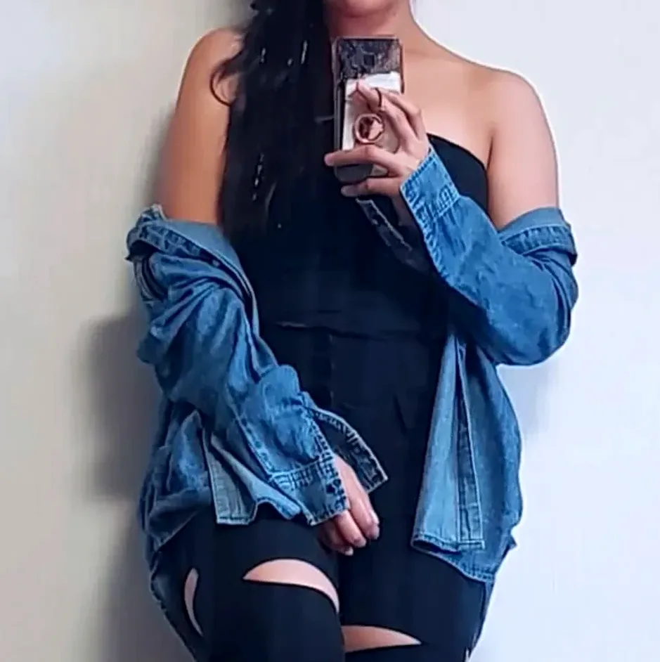 Daisy, 28