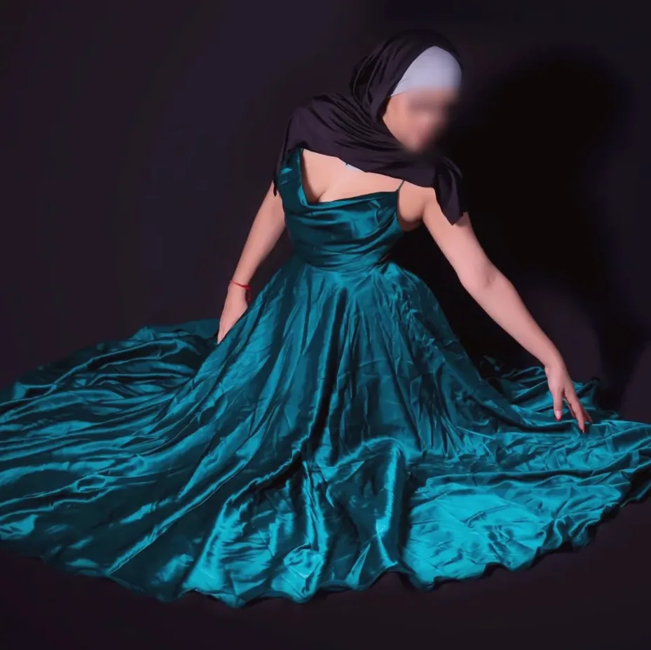 Dina, 25