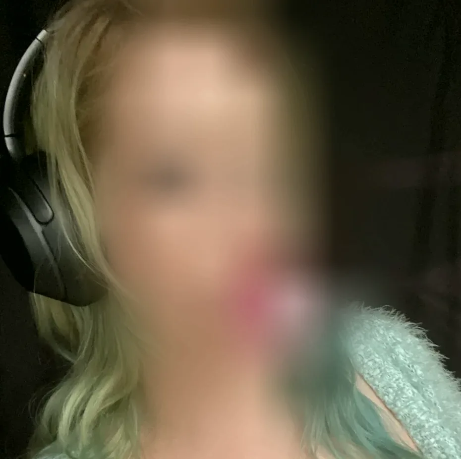 Gemma, 35