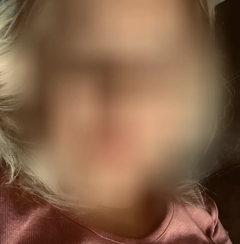 Isabelle, 29