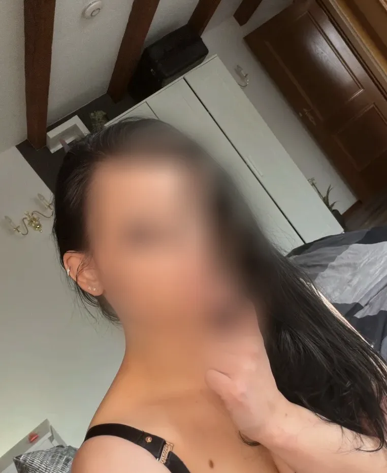 Sarah, 27