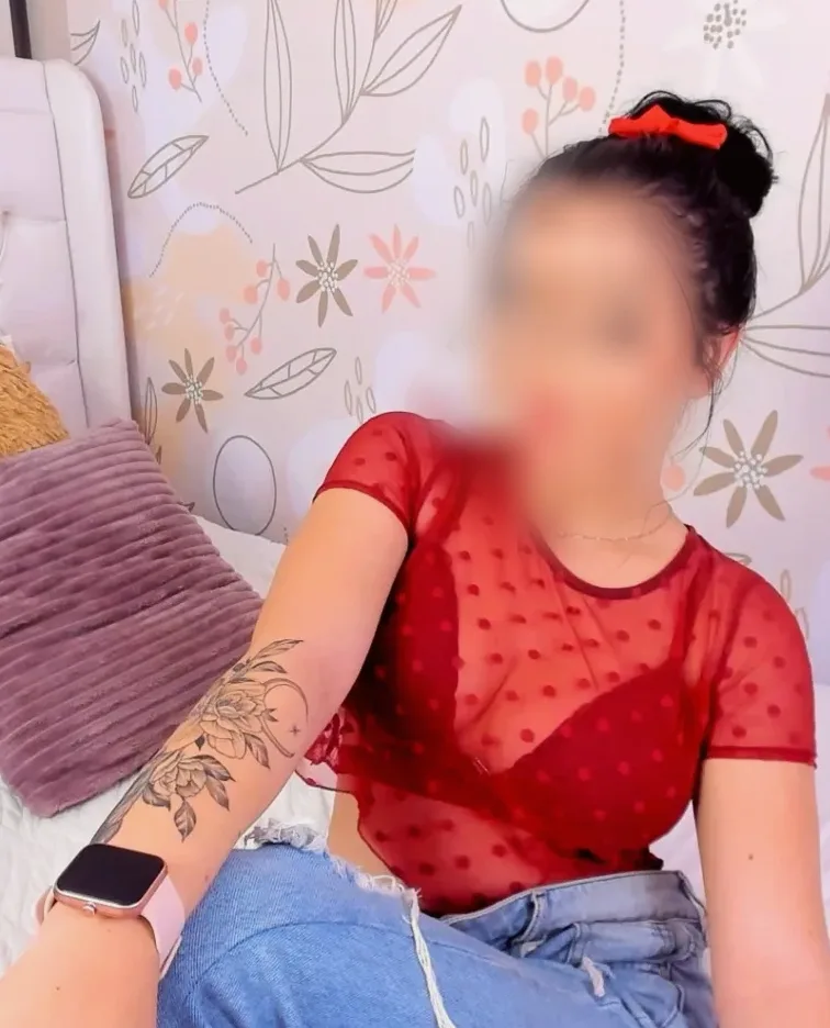 Simran, 29